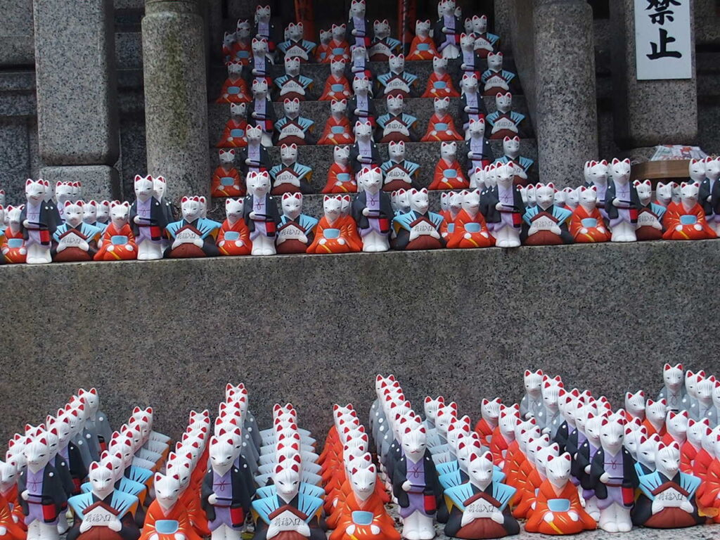 伏見稲荷大社の近く縁結びがご利益の荒木神社