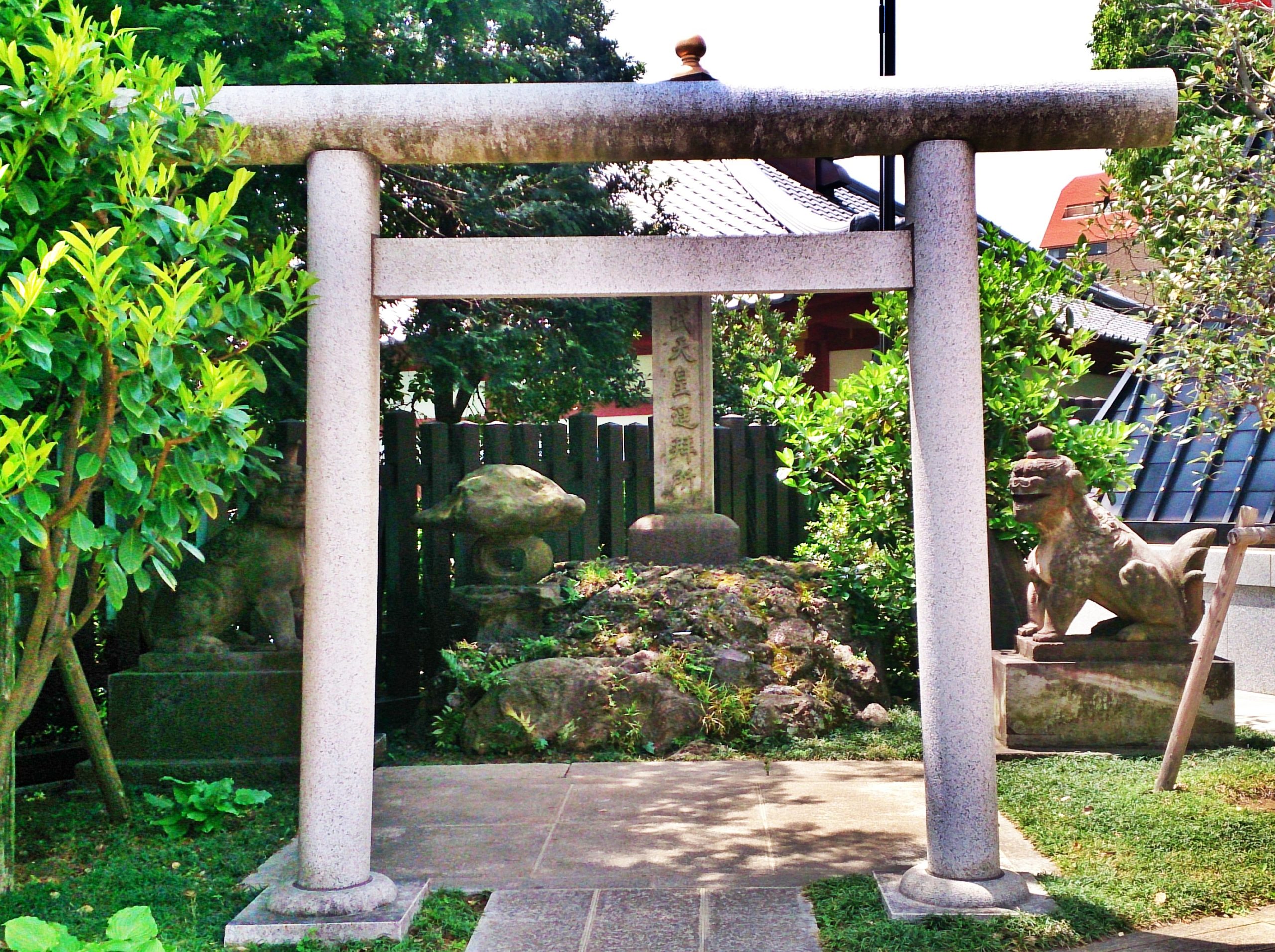 穴八幡宮にある神武天皇の遥拝所 穴八幡宮にある神武天皇の遥拝所