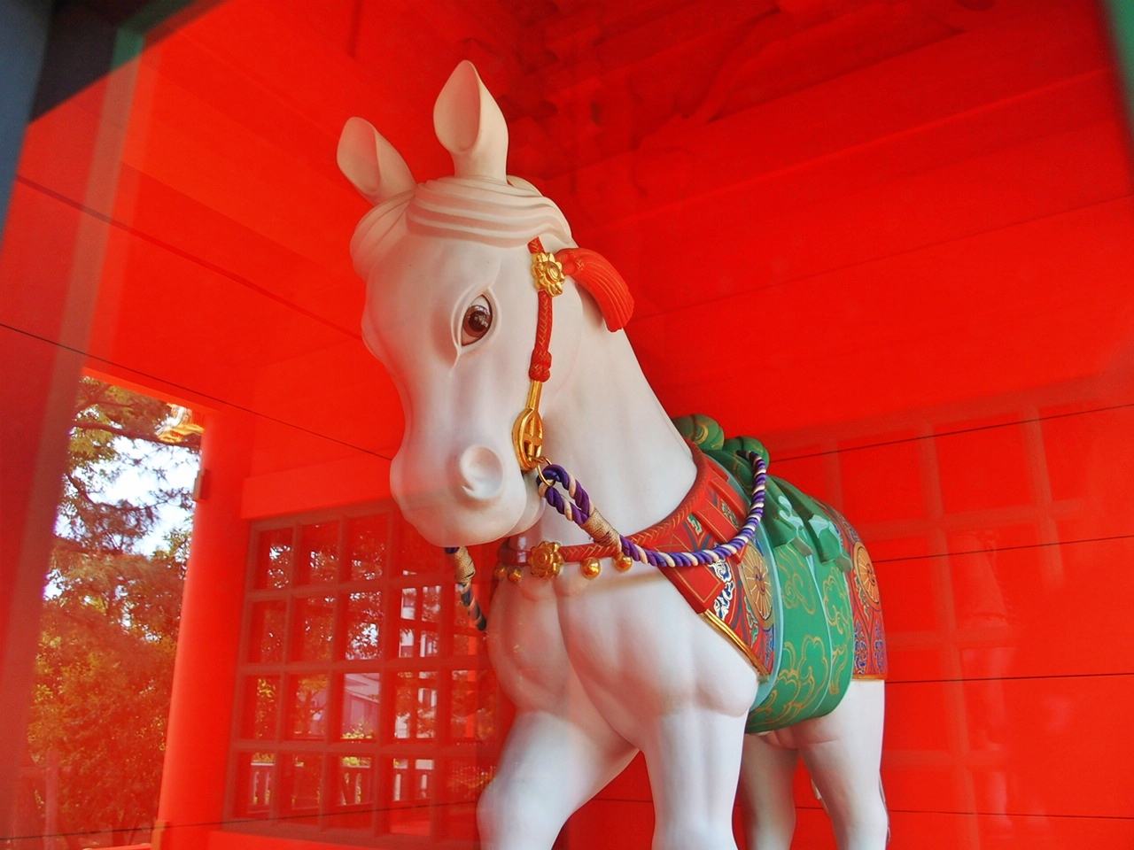 穴八幡宮の光寮門にある神馬の像 穴八幡宮の光寮門にある神馬の像