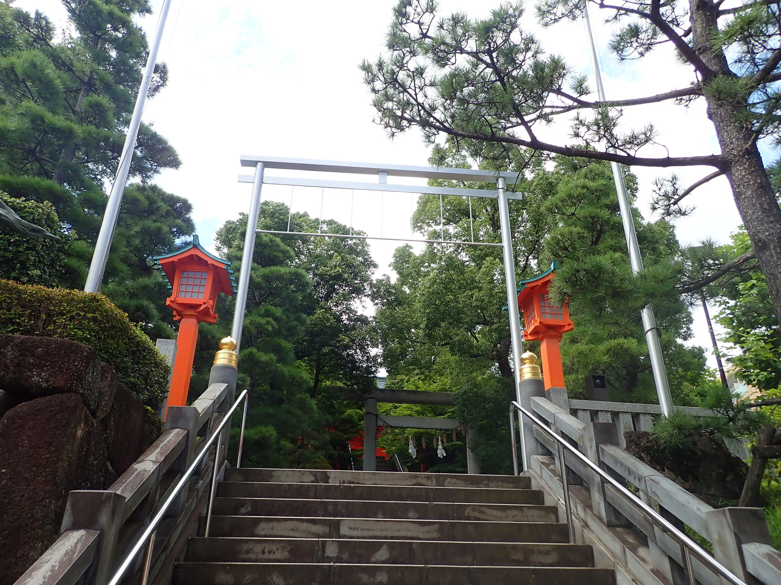 穴八幡宮の境内に続く階段 穴八幡宮の境内に続く階段