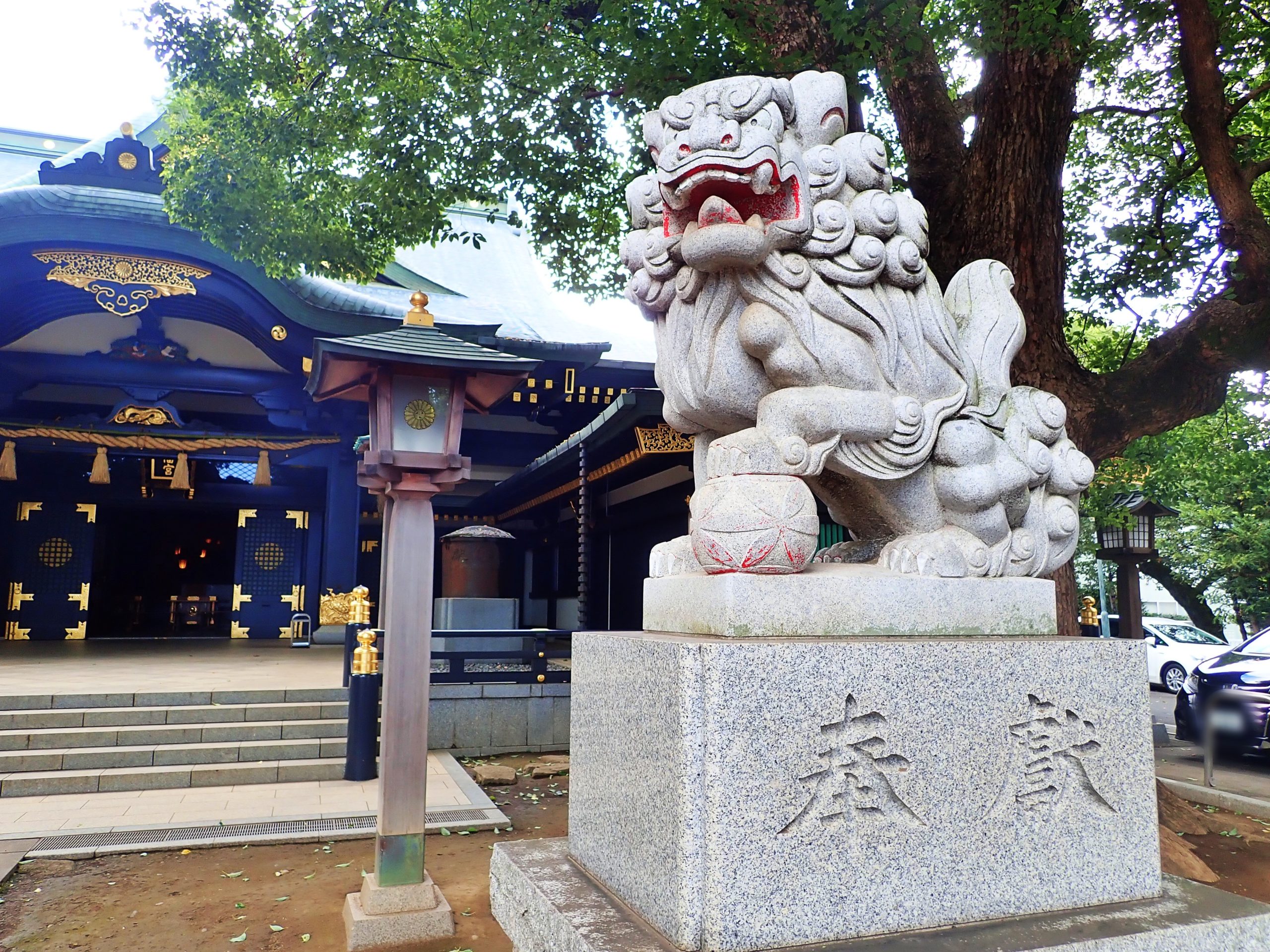 穴八幡宮のご本殿の前の狛犬 穴八幡宮のご本殿の前の狛犬