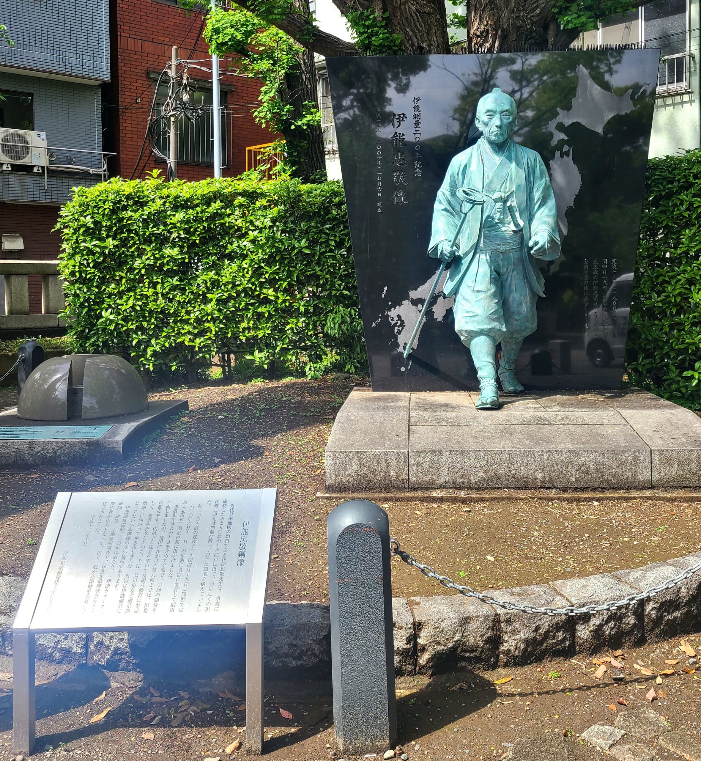 富岡八幡宮の伊能忠敬の像