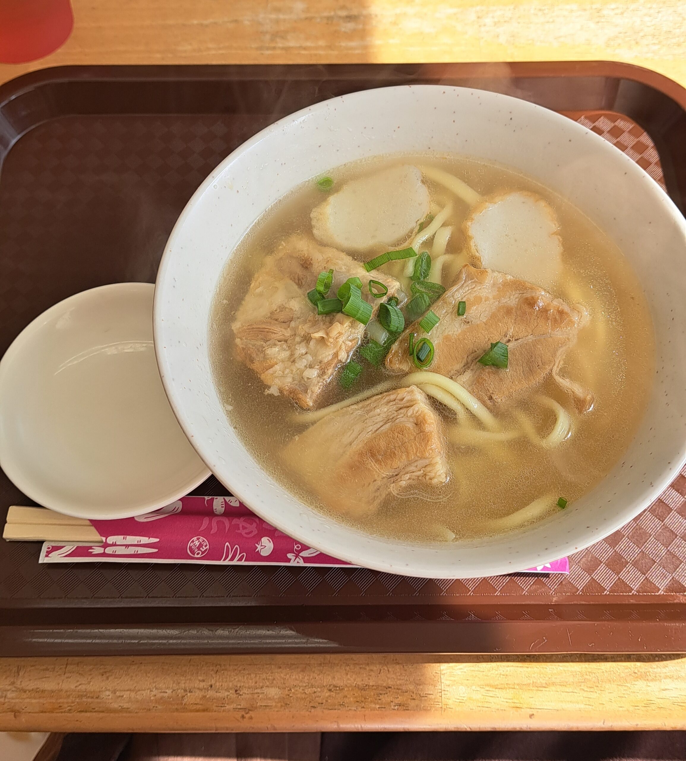 沖縄北部に出かけたら立ち寄りたい東村道の駅サンライズひがしお食事処東ぬ浜の沖縄そば